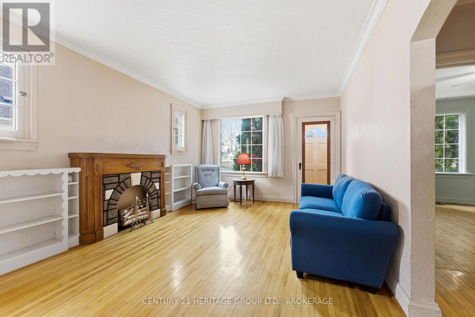 1033 KING STREET E - 18