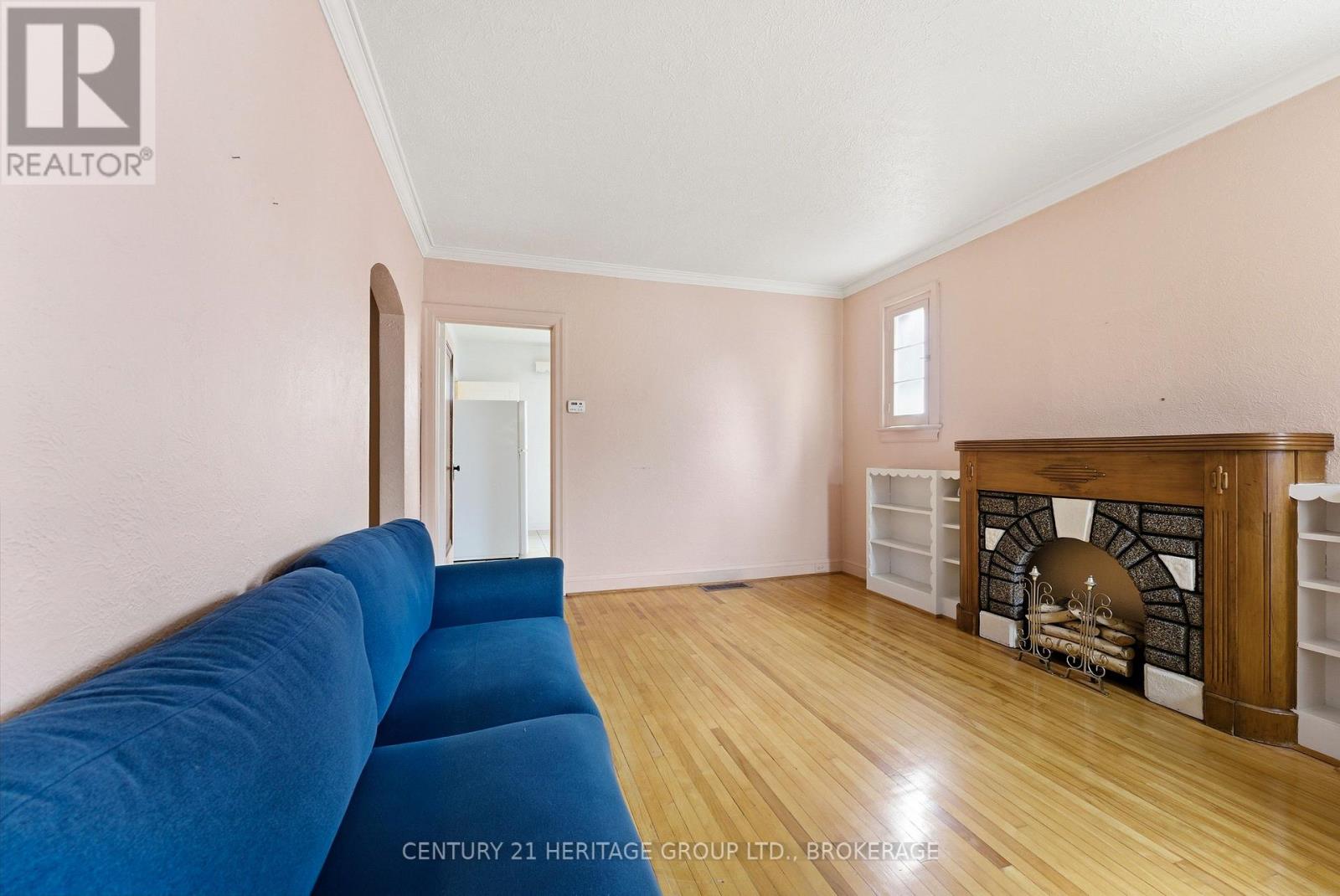1033 KING STREET E - 19