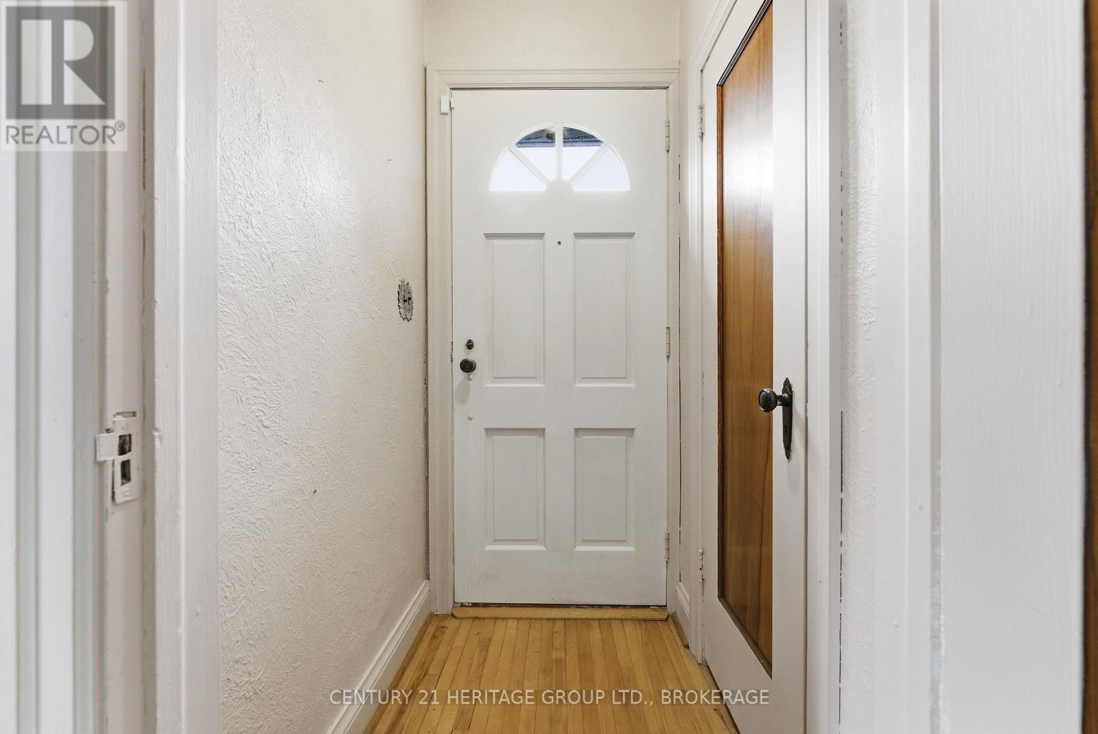 1033 KING STREET E - 20