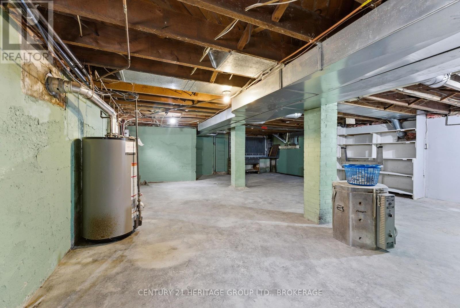 1033 KING STREET E - 23