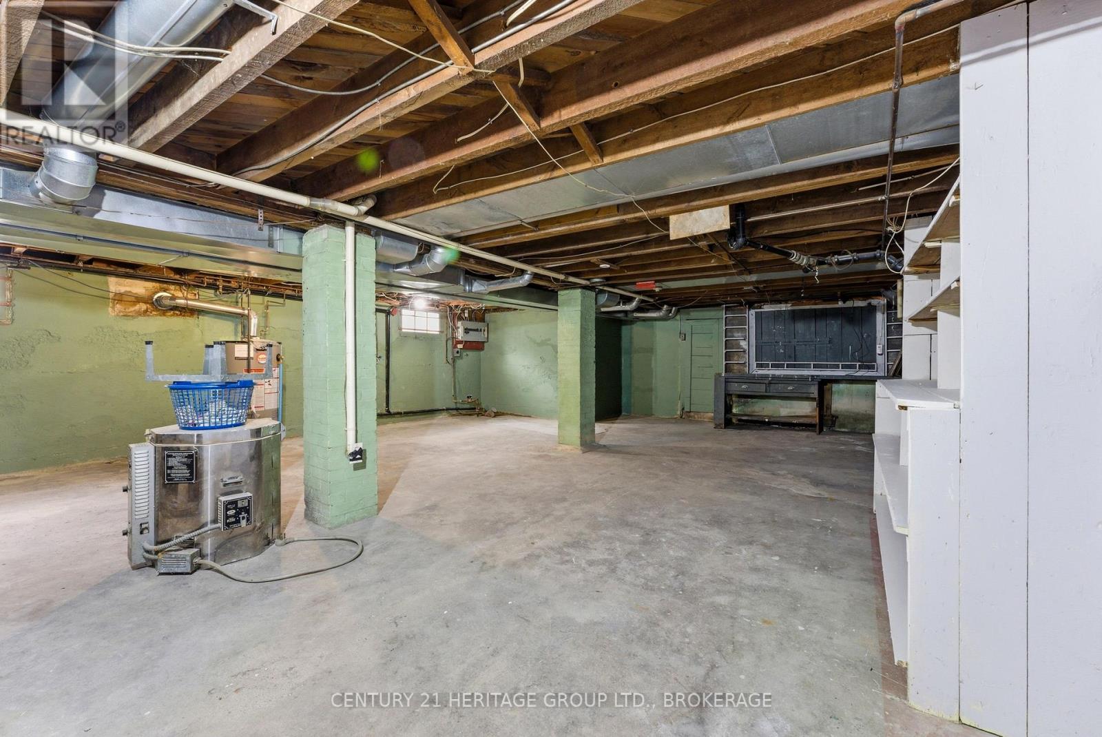 1033 KING STREET E - 25