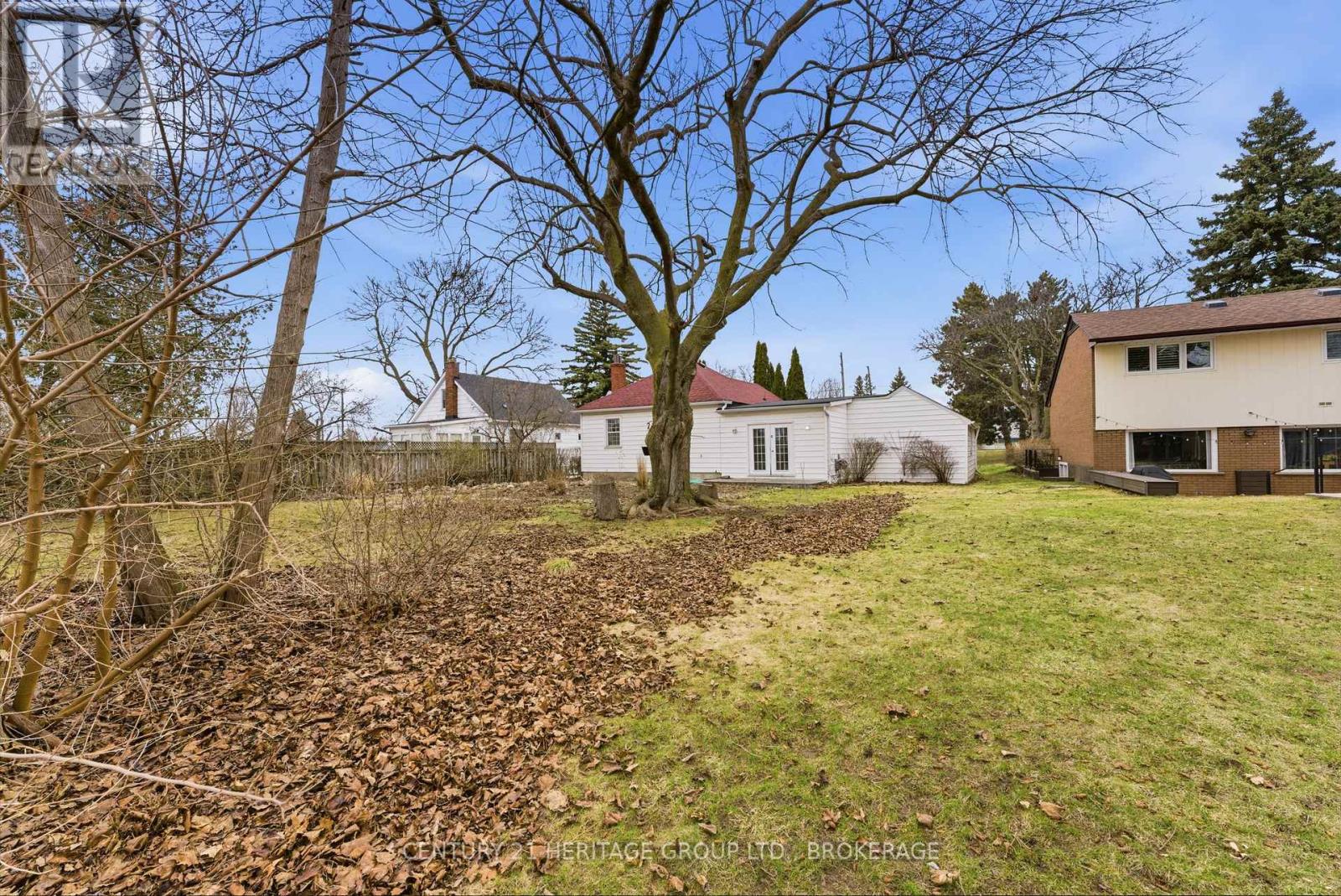1033 KING STREET E - 28
