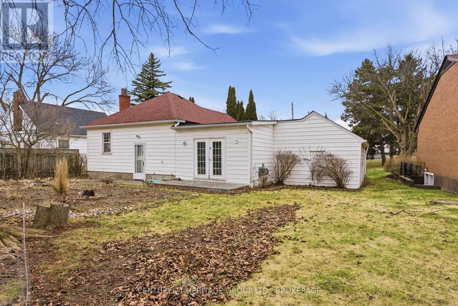 1033 KING STREET E - 29