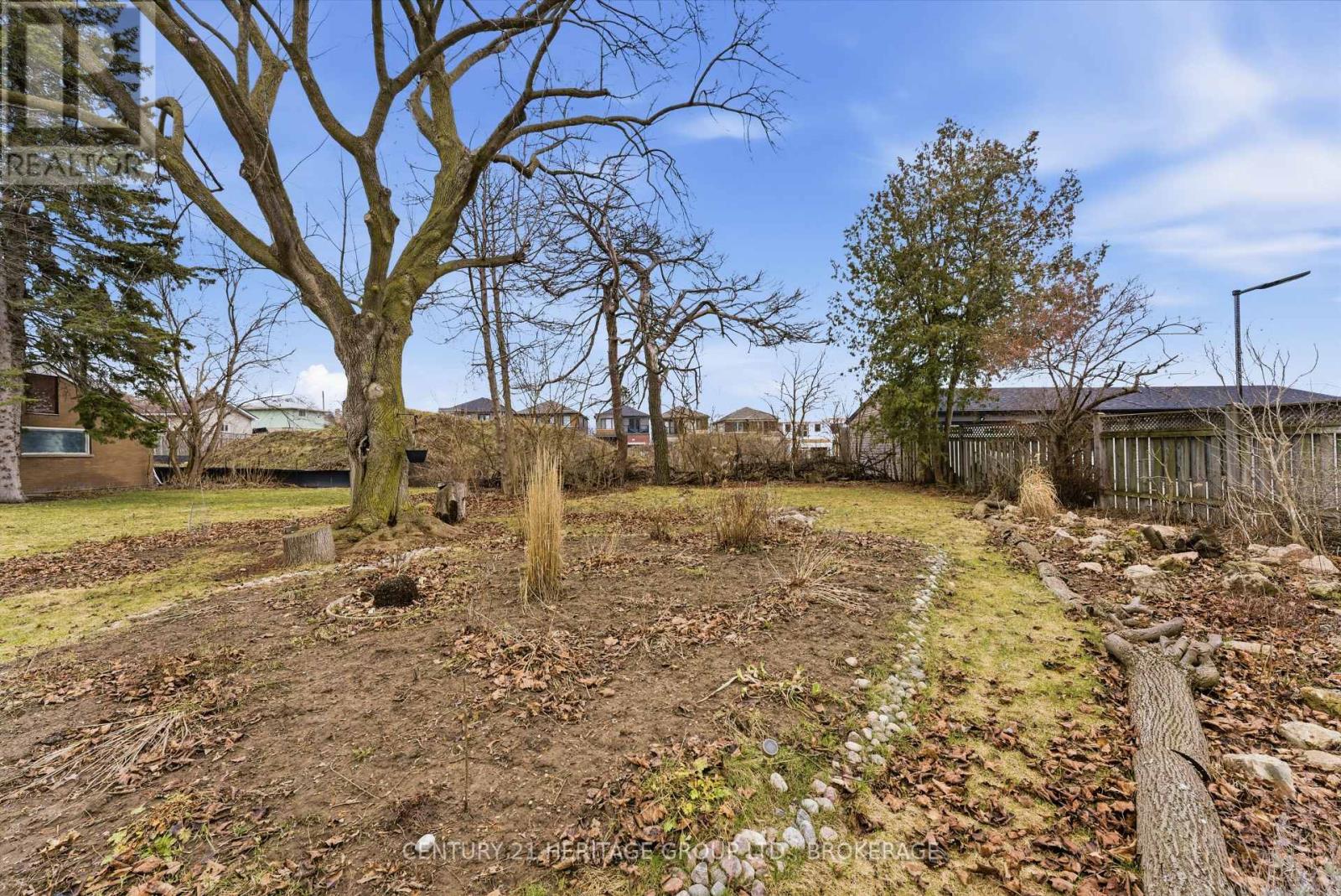 1033 KING STREET E - 31