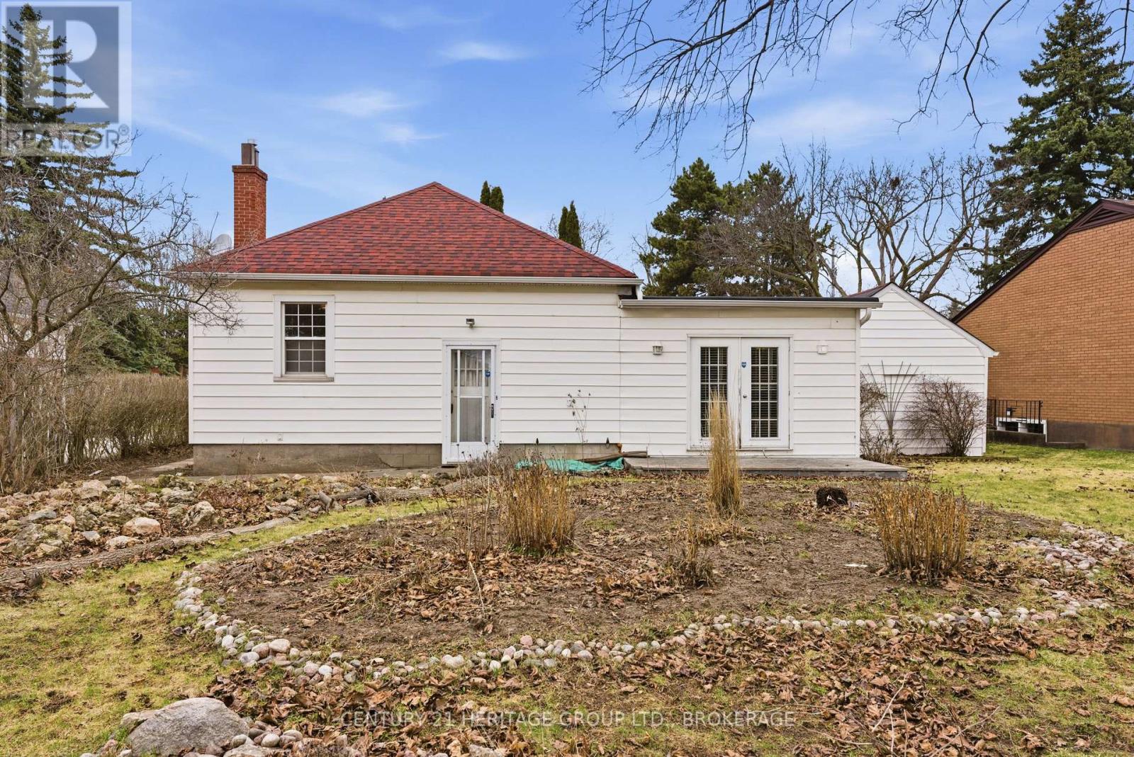 1033 KING STREET E - 32