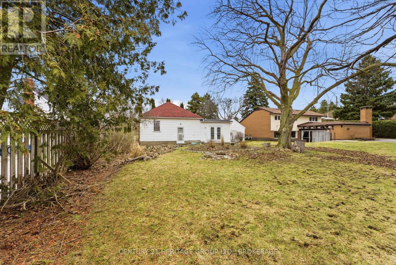 1033 KING STREET E - 34