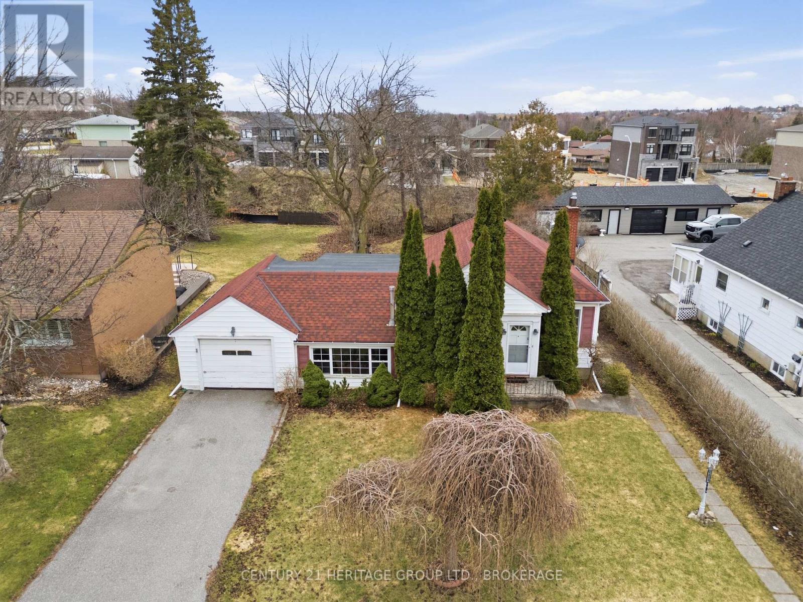 1033 KING STREET E - 35