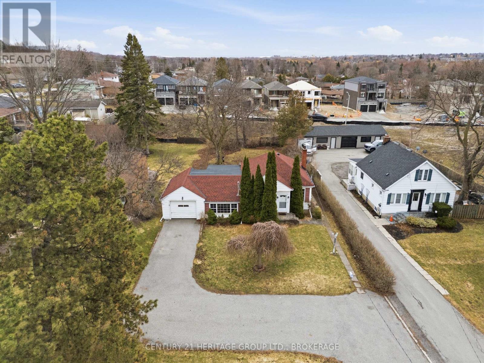 1033 KING STREET E - 36