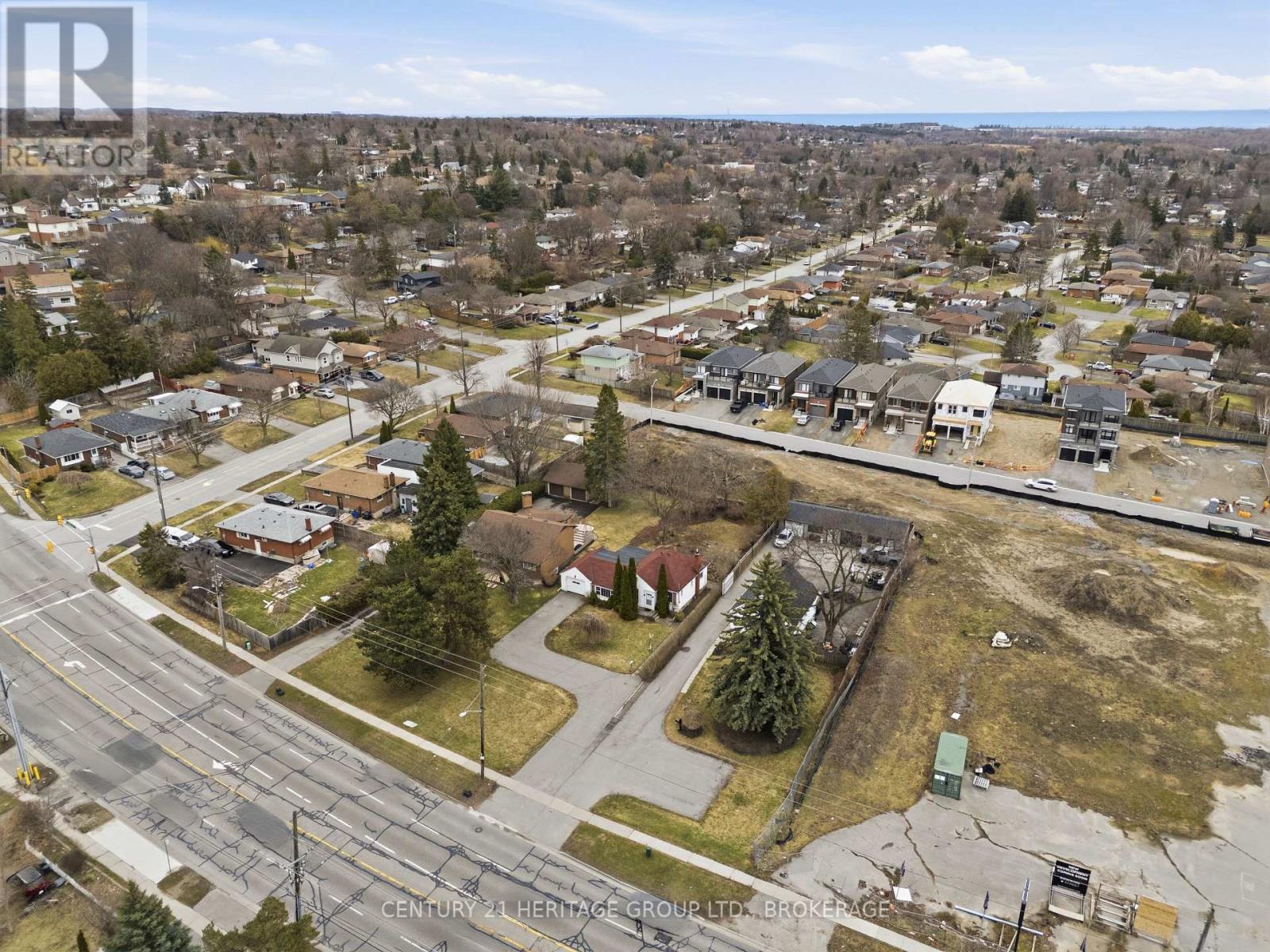 1033 KING STREET E - 40