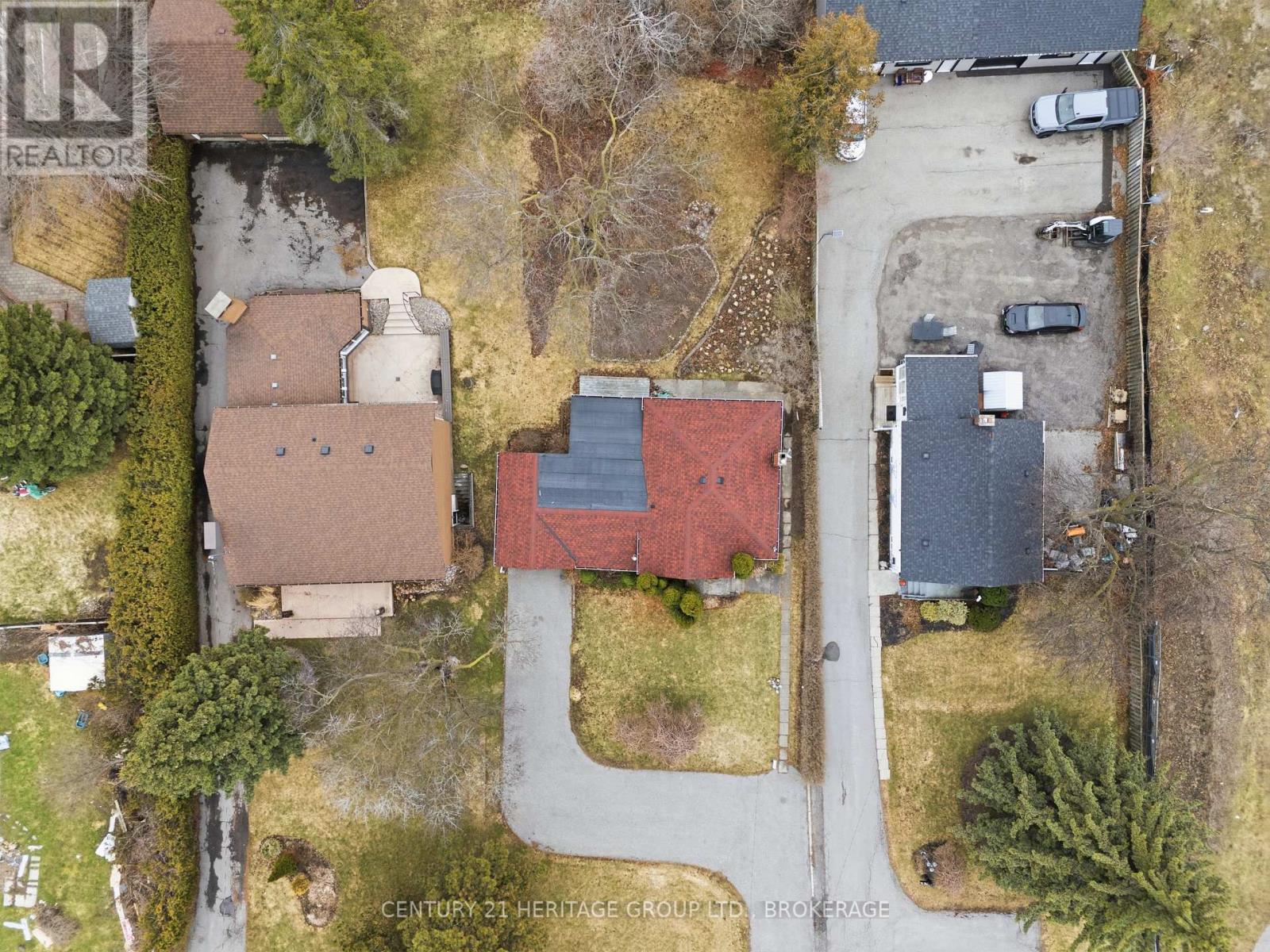 1033 KING STREET E - 42