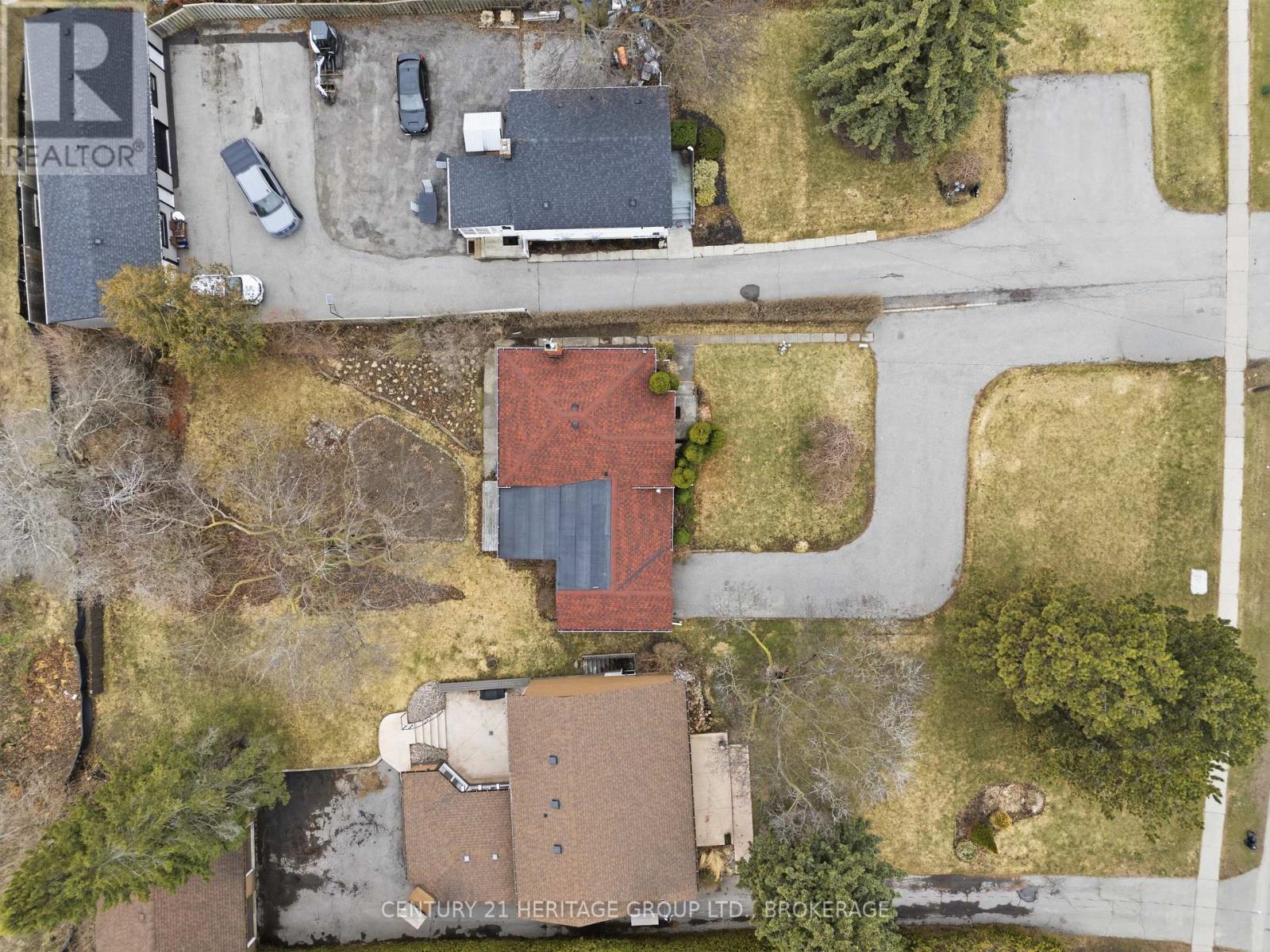 1033 KING STREET E - 43