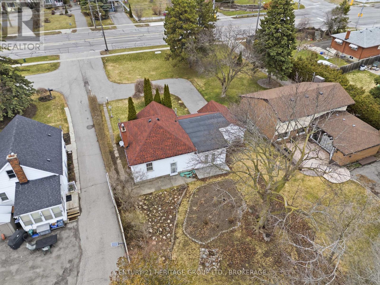 1033 KING STREET E - 44
