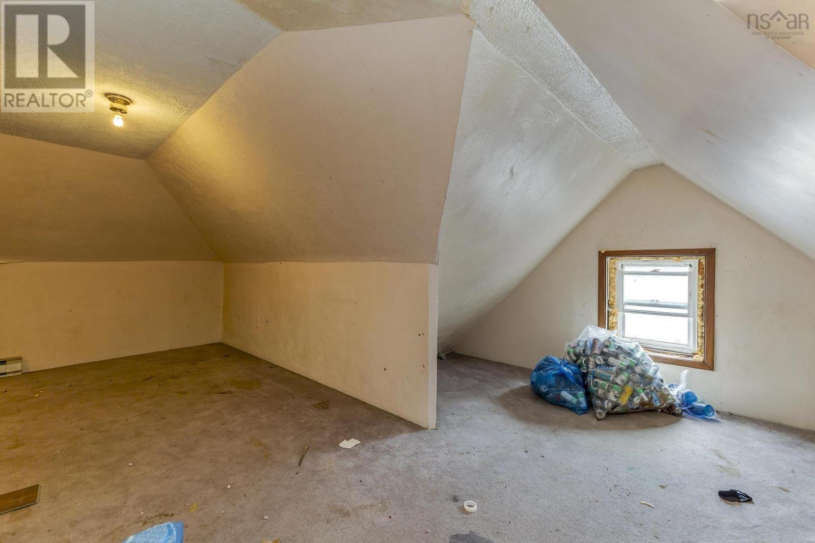 25 JUBILEE AVENUE - 27