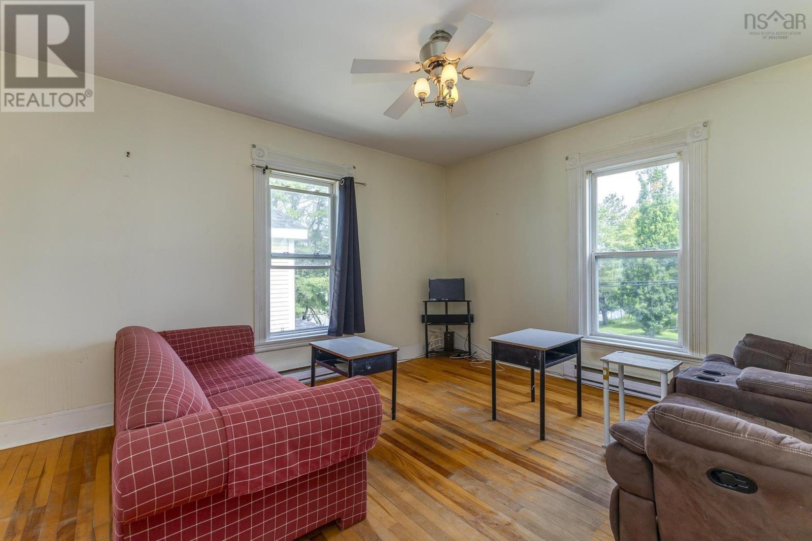 25 JUBILEE AVENUE - 20