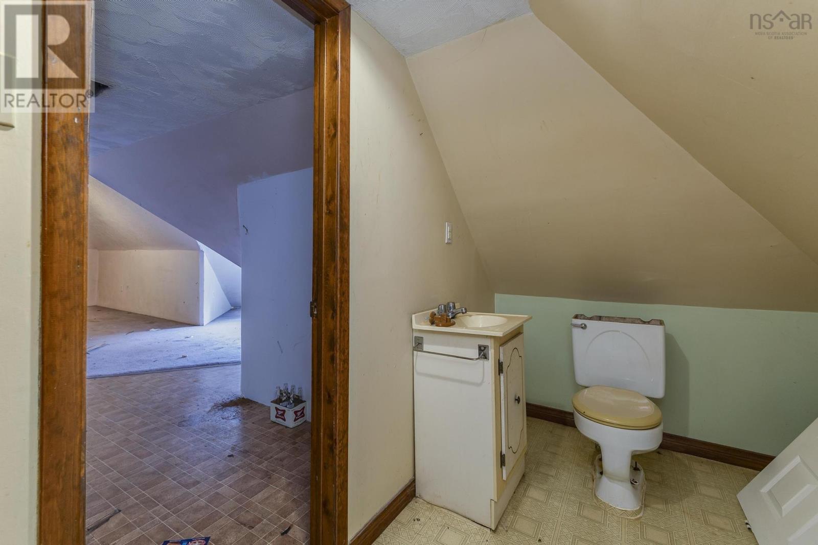 25 JUBILEE AVENUE - 29