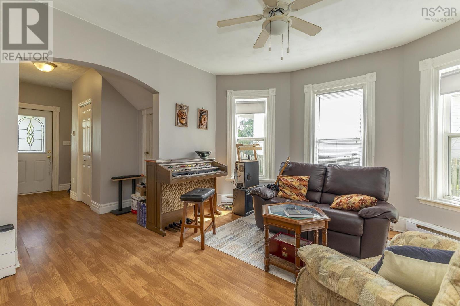 25 JUBILEE AVENUE - 9