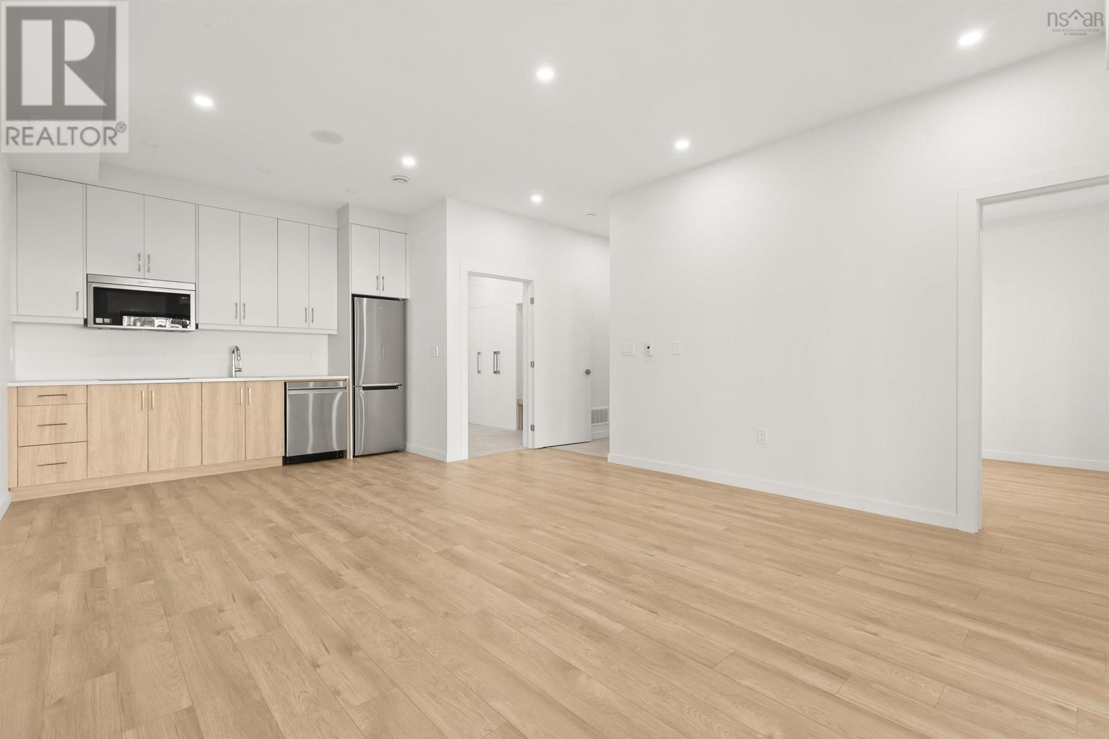 Property 33 of 49 of 112 Samaa Court