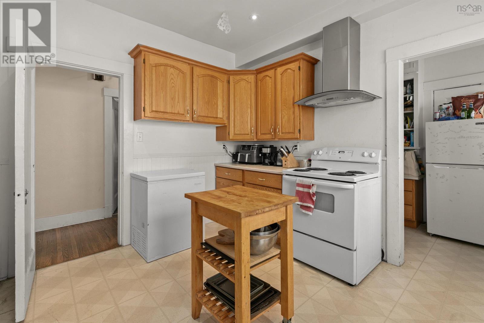 Property 20 of 45 of 1645 Oxford Street, 1647 Oxford Street