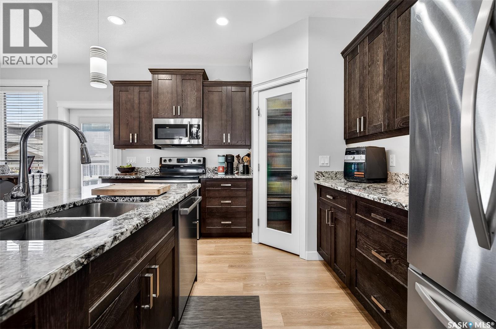 167 WELLINGTON DRIVE - 22