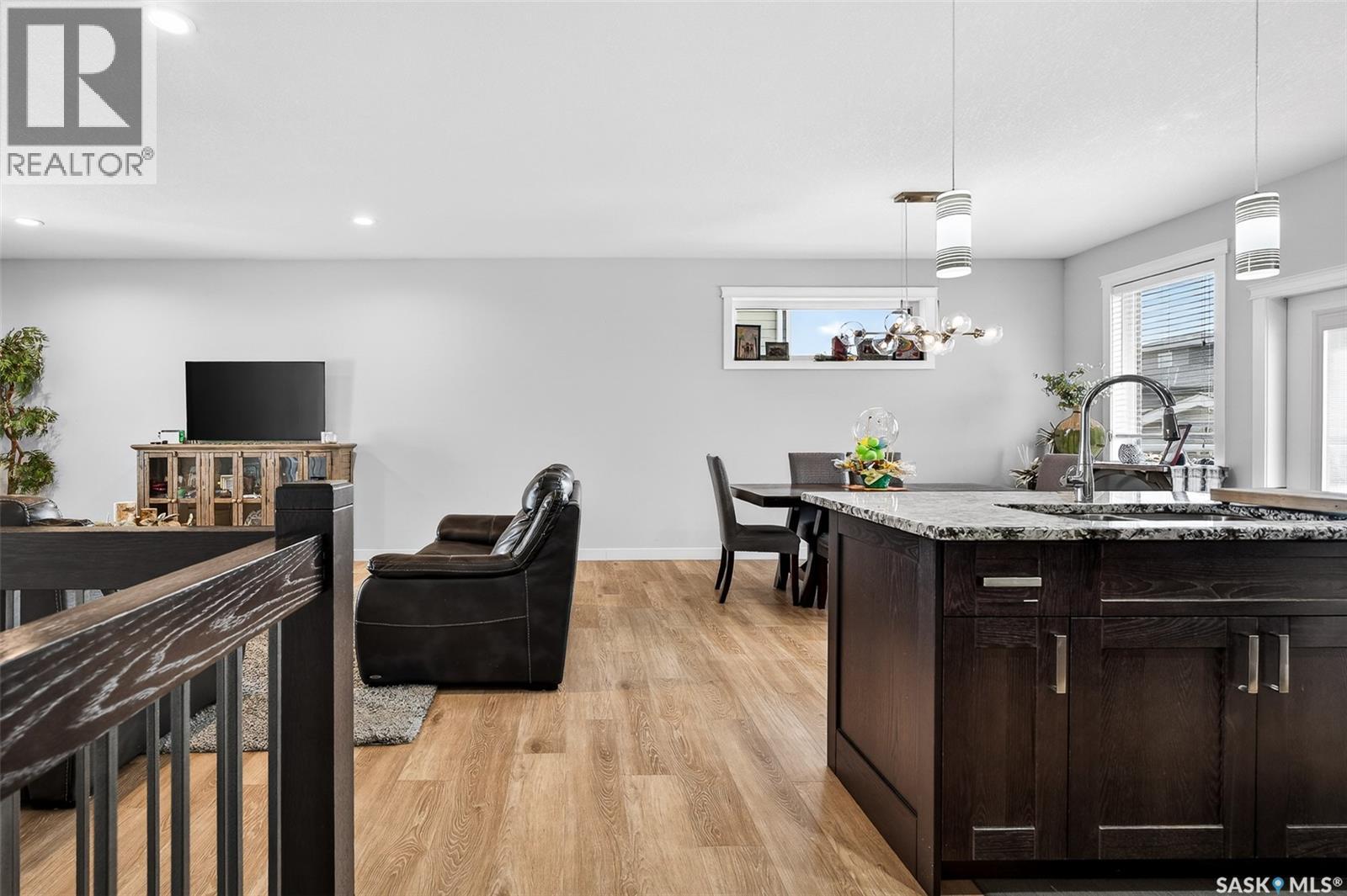 167 WELLINGTON DRIVE - 24