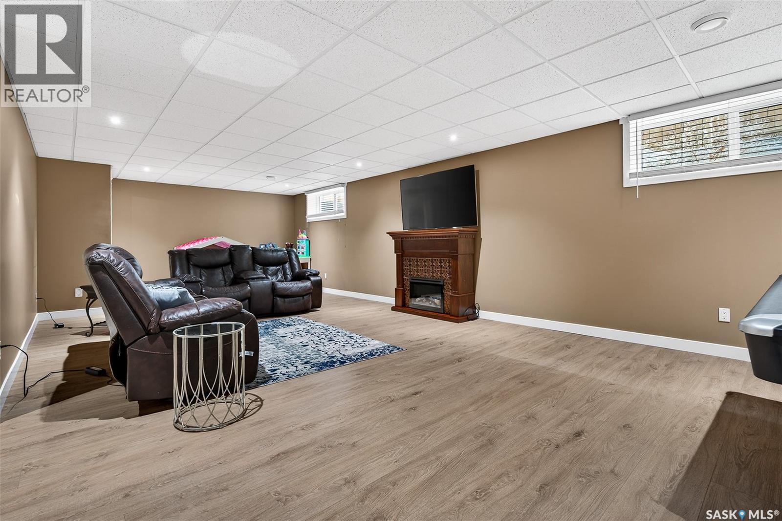 167 WELLINGTON DRIVE - 36