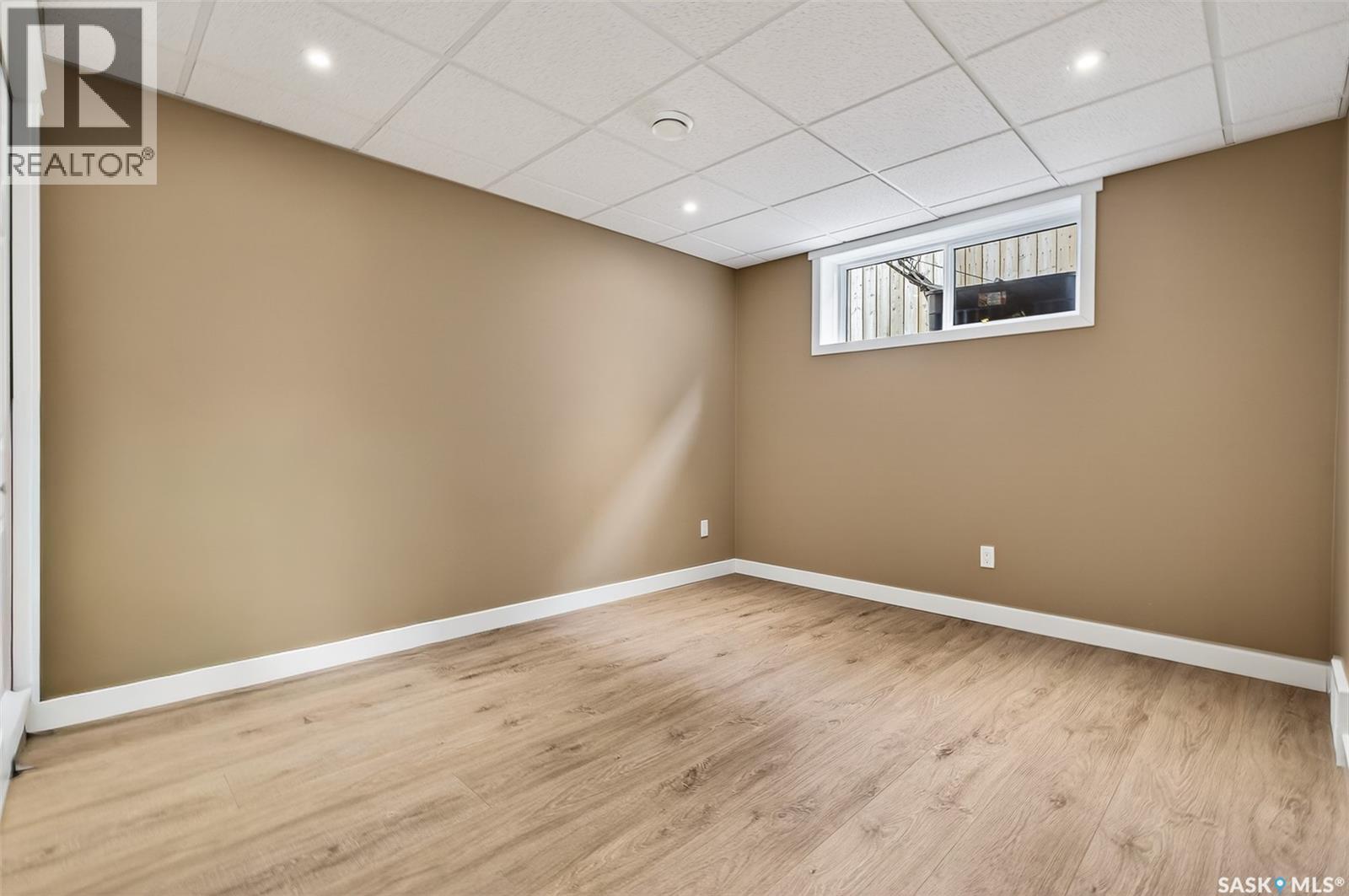 167 WELLINGTON DRIVE - 38