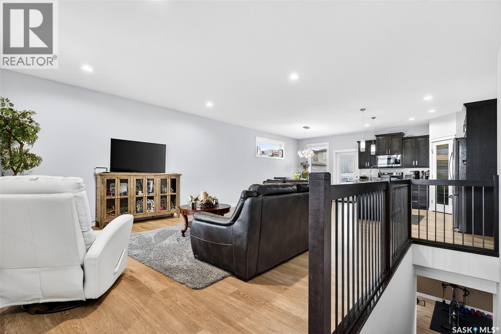 167 WELLINGTON DRIVE - 7