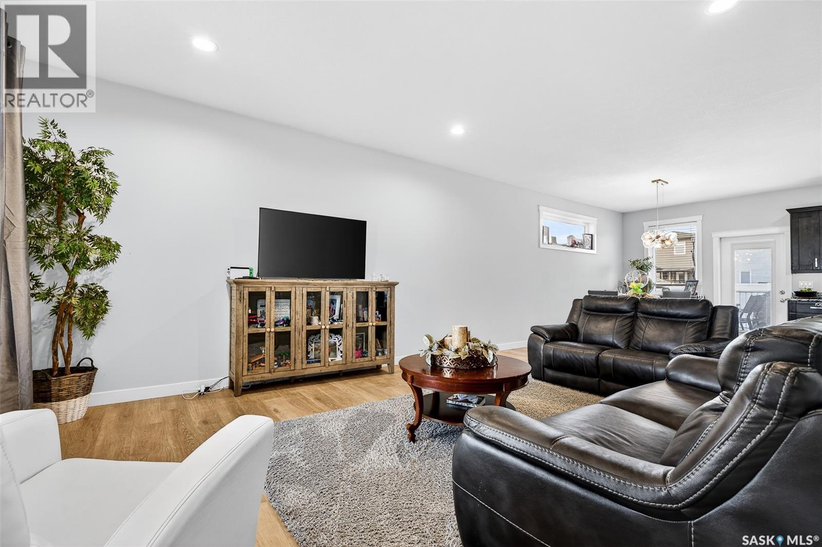 167 WELLINGTON DRIVE - 8