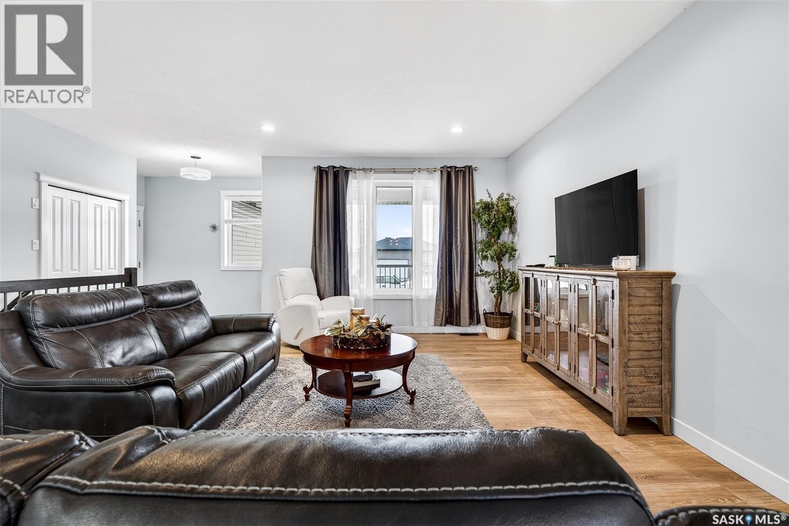 167 WELLINGTON DRIVE - 9