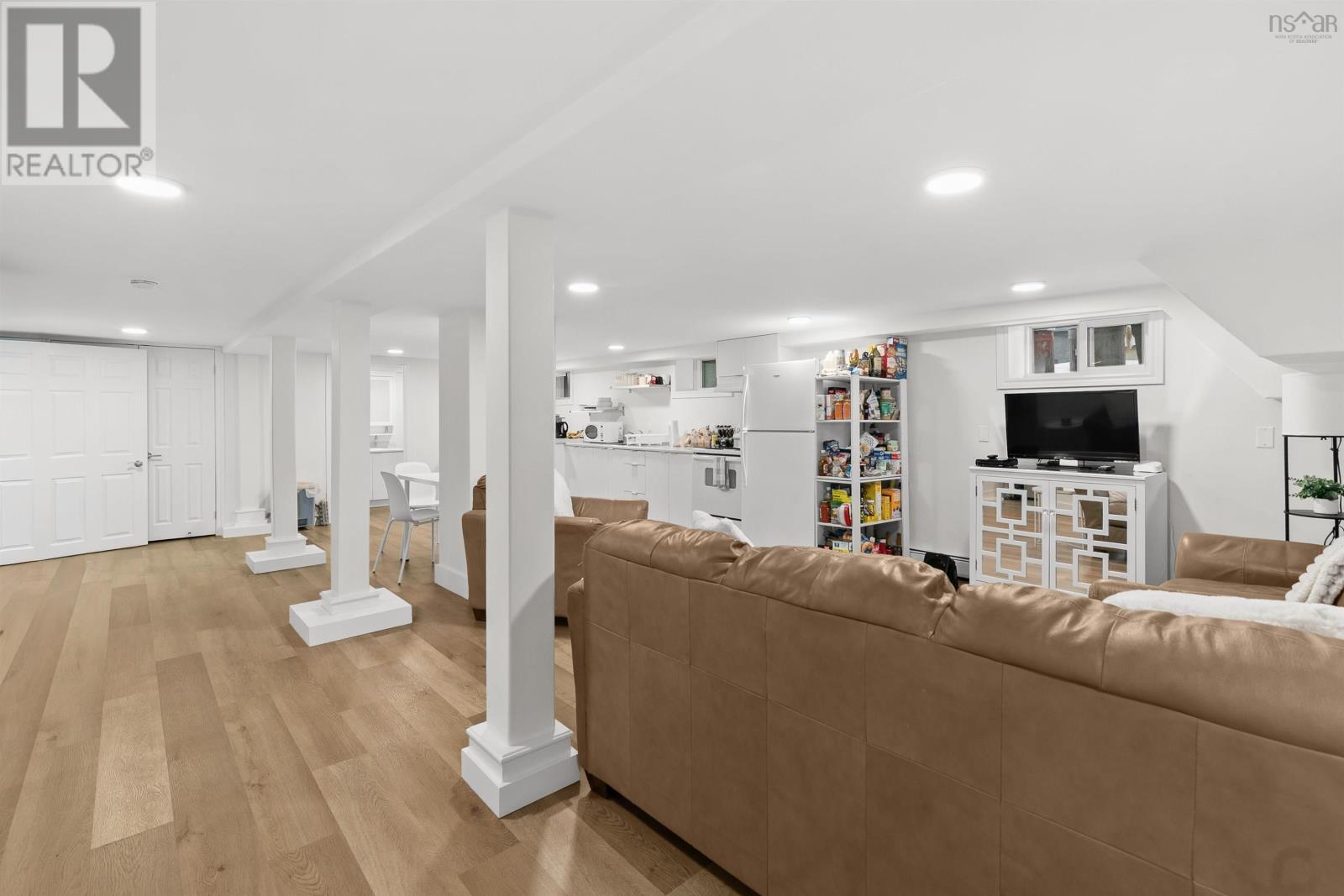 Property 7 of 43 of 1645 Oxford Street, 1647 Oxford Street