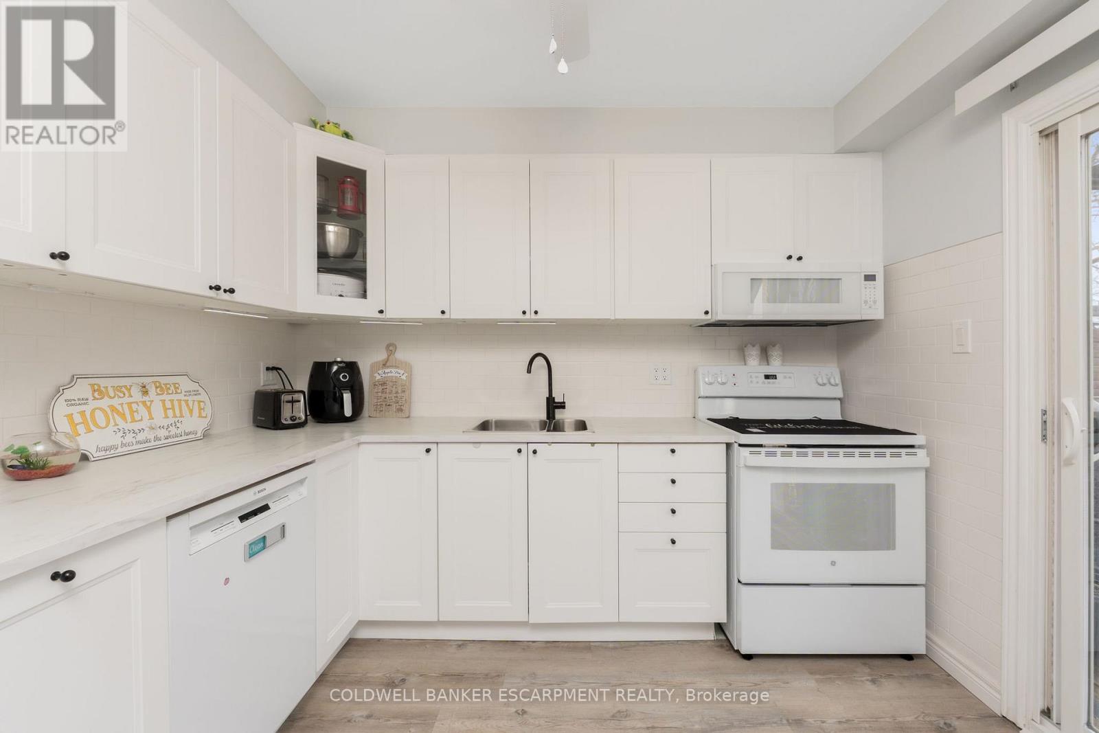 222 CHURCHILL ROAD N - 17