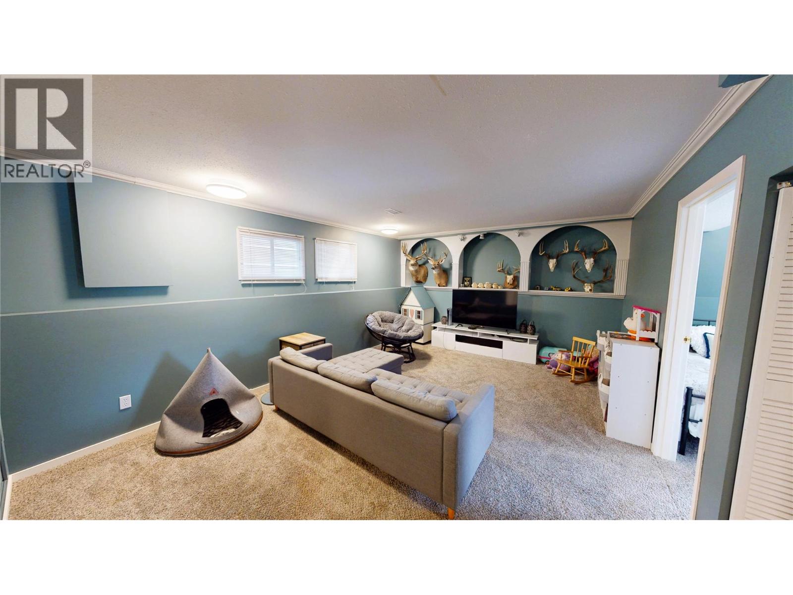 1110 ASH CRESCENT - 23