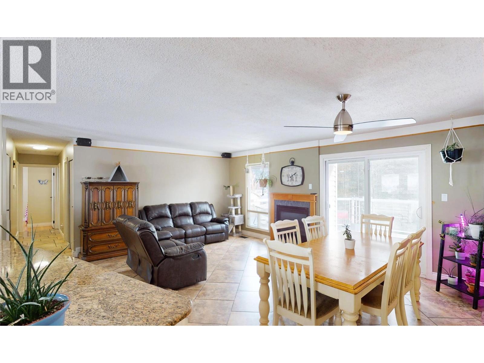 1110 ASH CRESCENT - 8