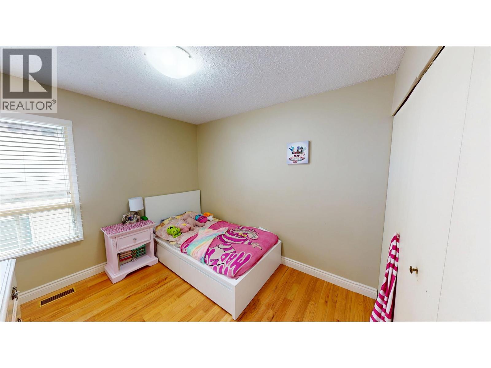 1110 ASH CRESCENT - 19