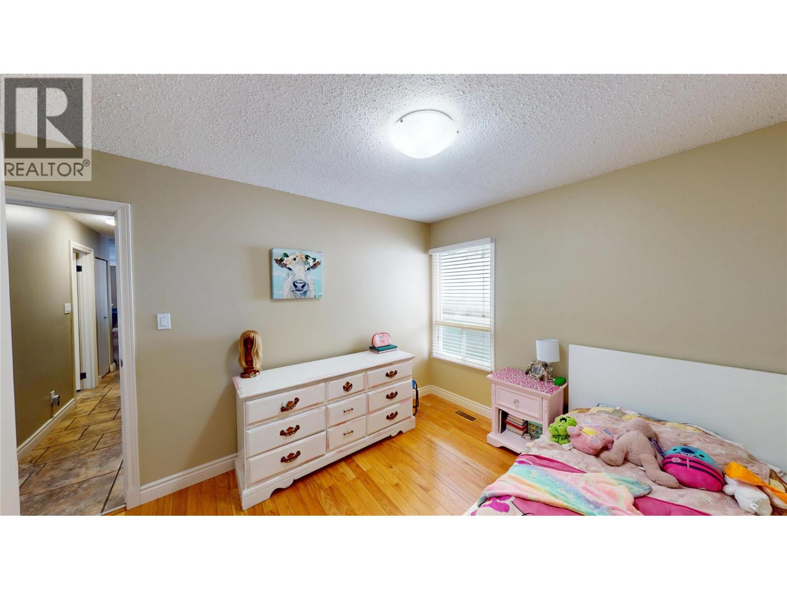 1110 ASH CRESCENT - 20