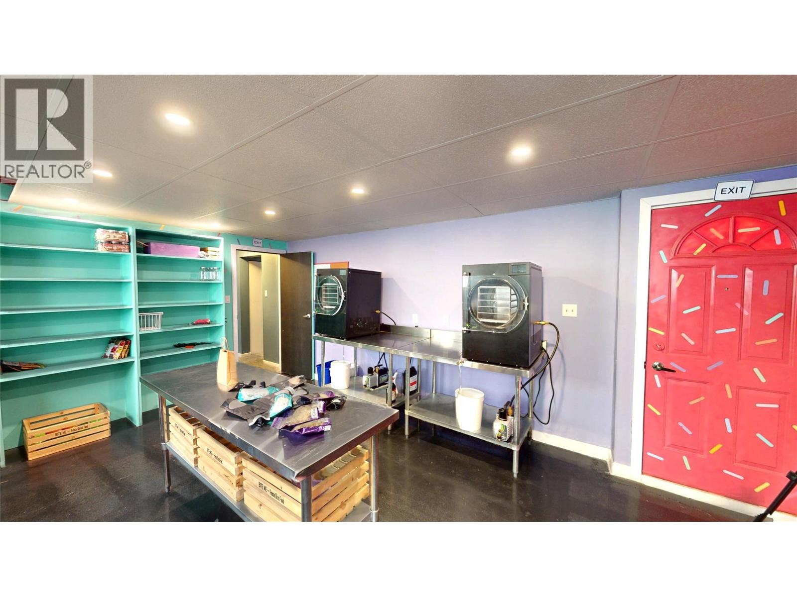 1110 ASH CRESCENT - 33