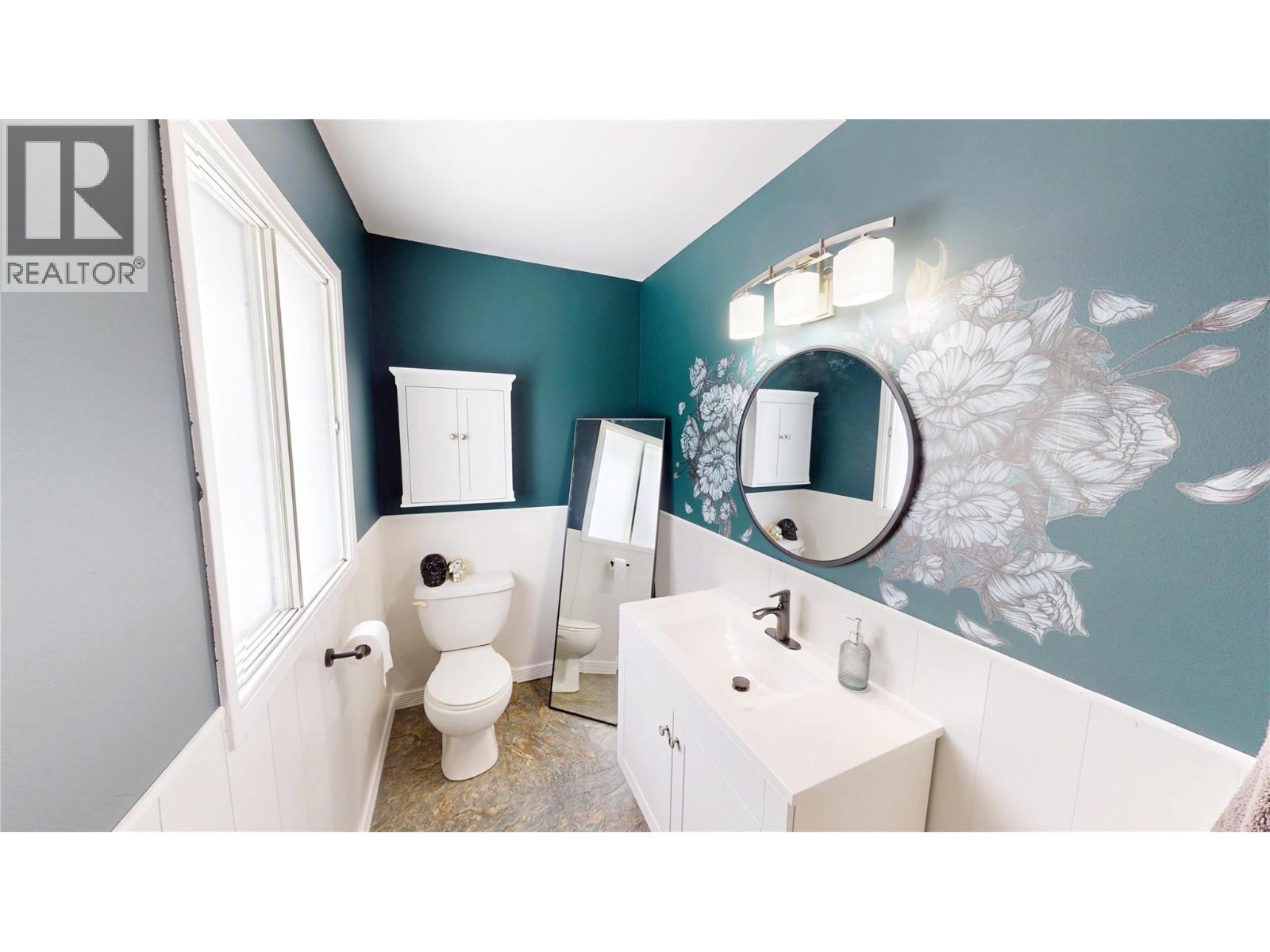 1110 ASH CRESCENT - 18