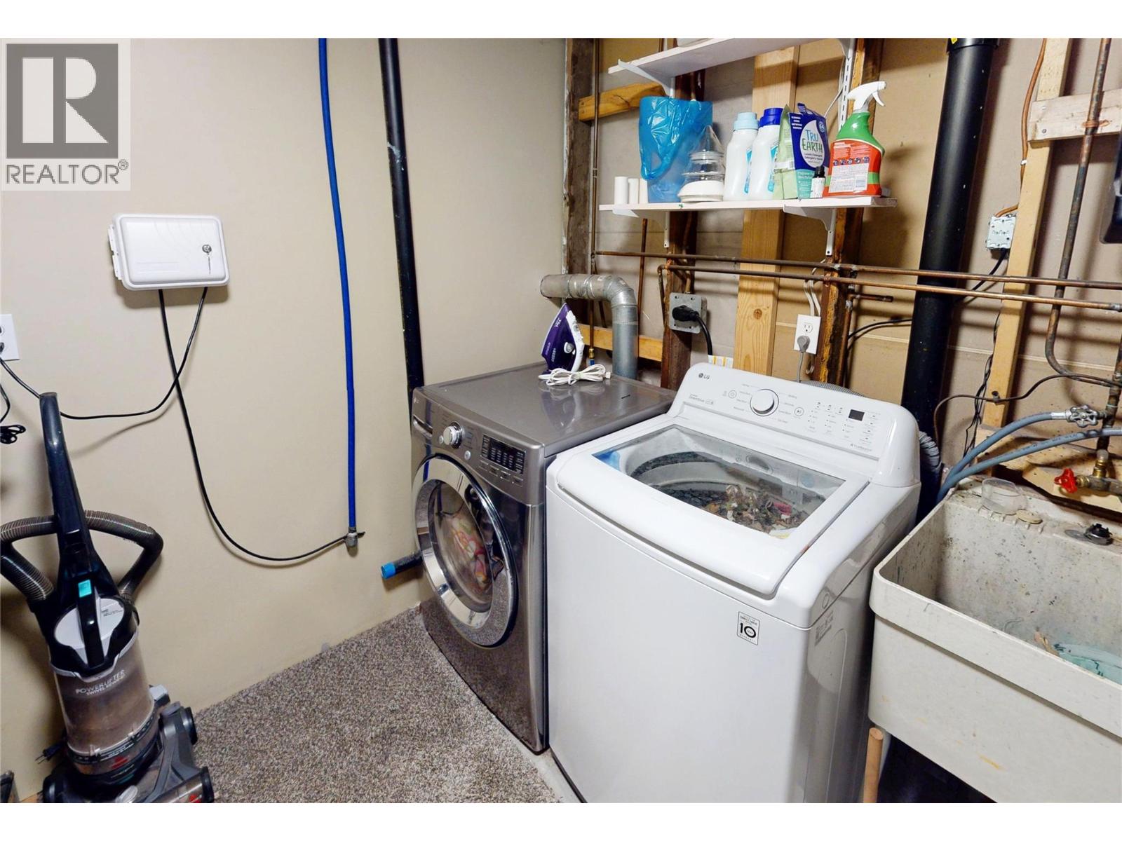 1110 ASH CRESCENT - 31