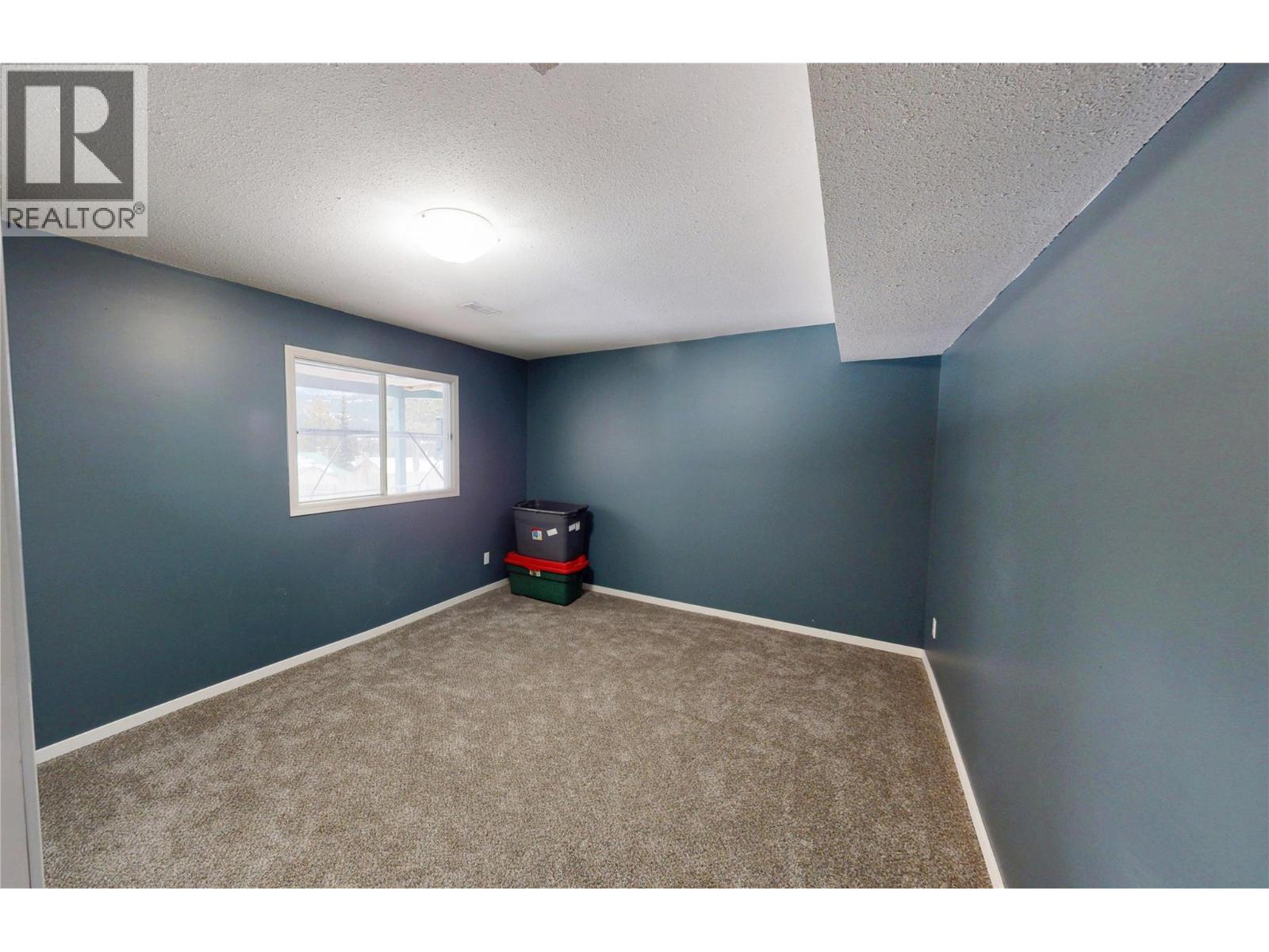 1110 ASH CRESCENT - 28