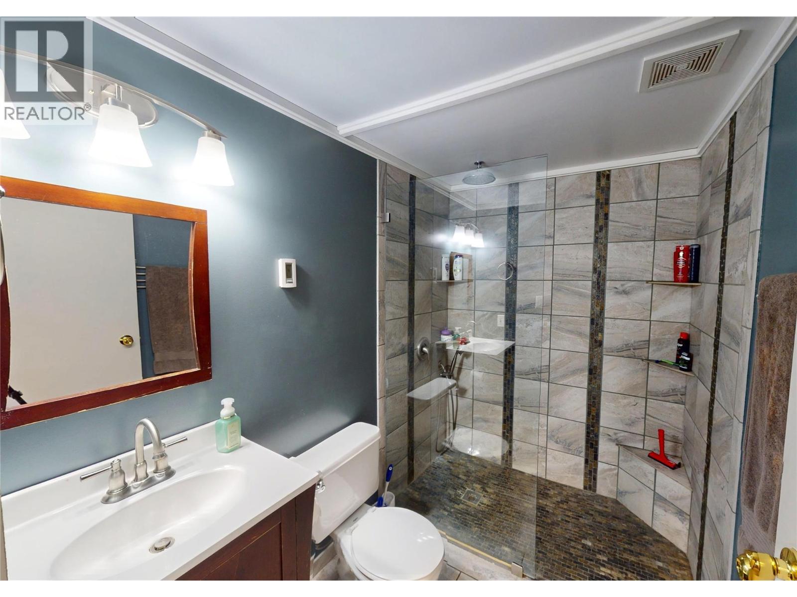 1110 ASH CRESCENT - 30