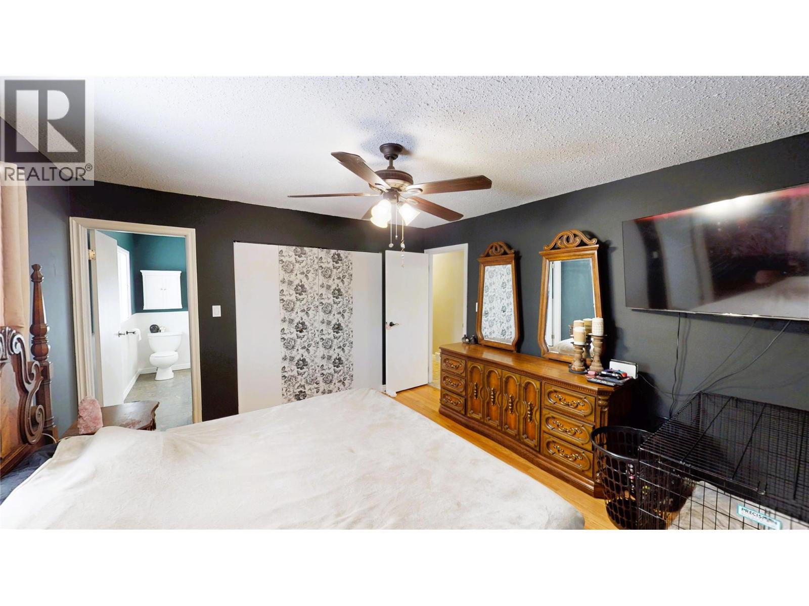 1110 ASH CRESCENT - 17