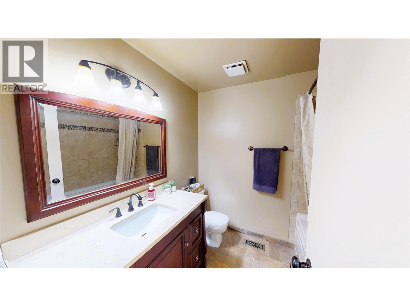 1110 ASH CRESCENT - 22