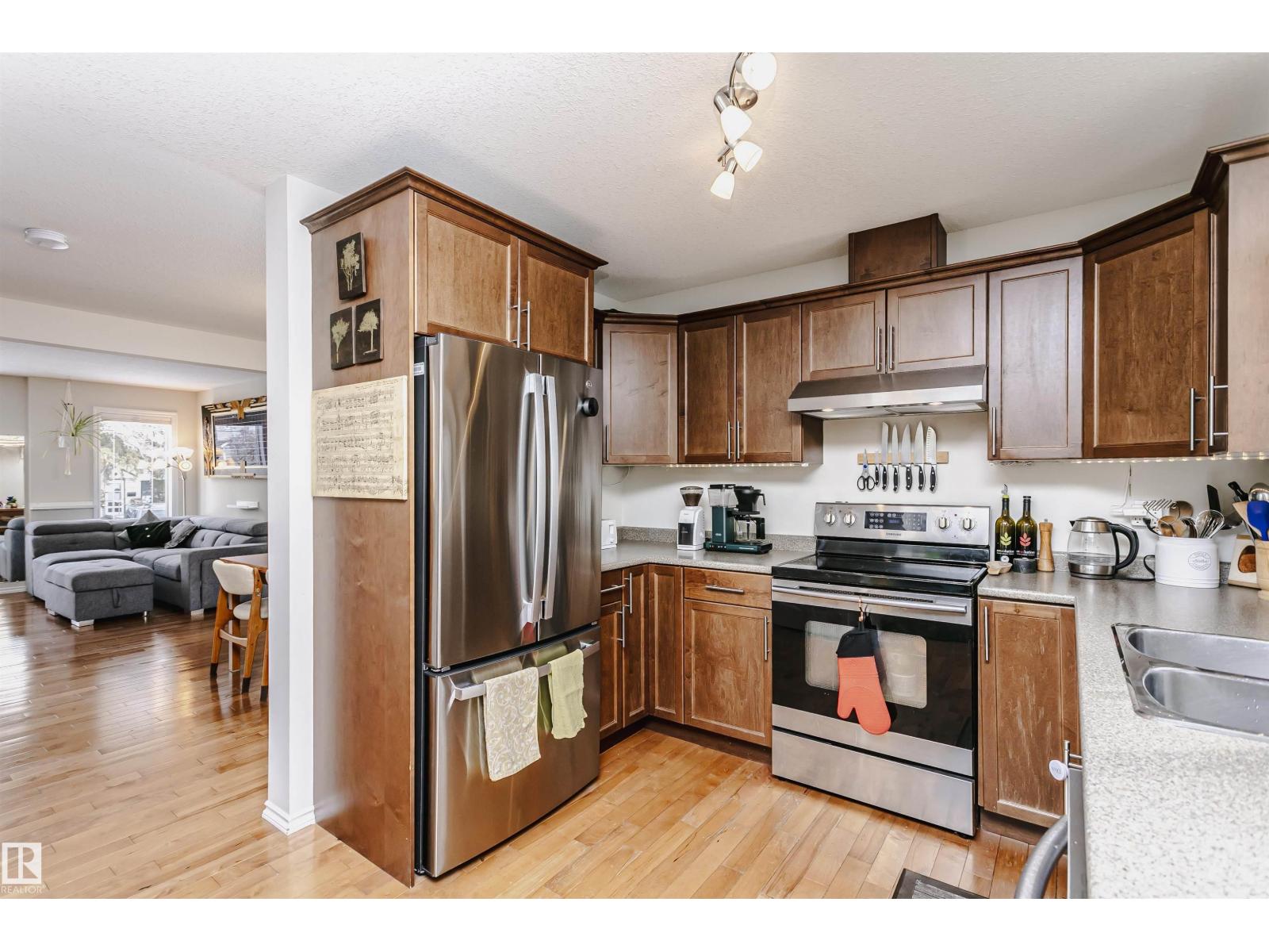 9359 74 AV NW - 10