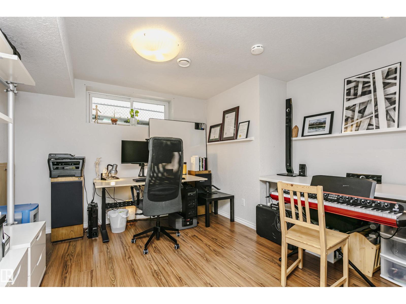 9359 74 AV NW - 21