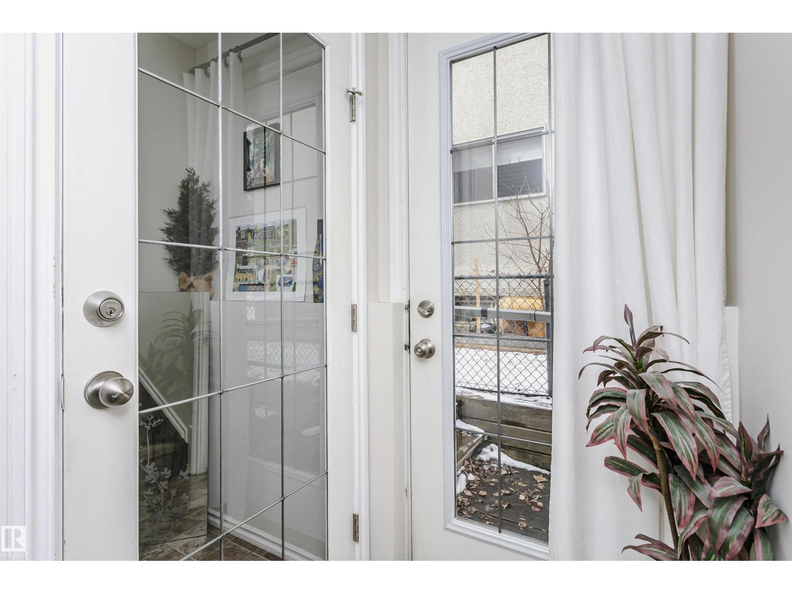9359 74 AV NW - 27