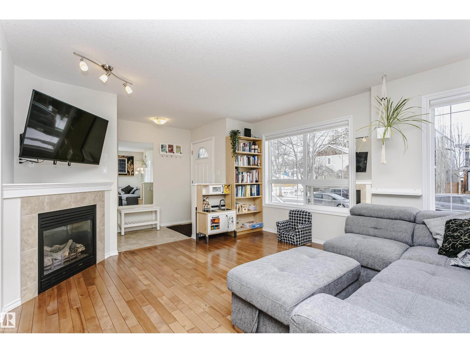 9359 74 AV NW - 3