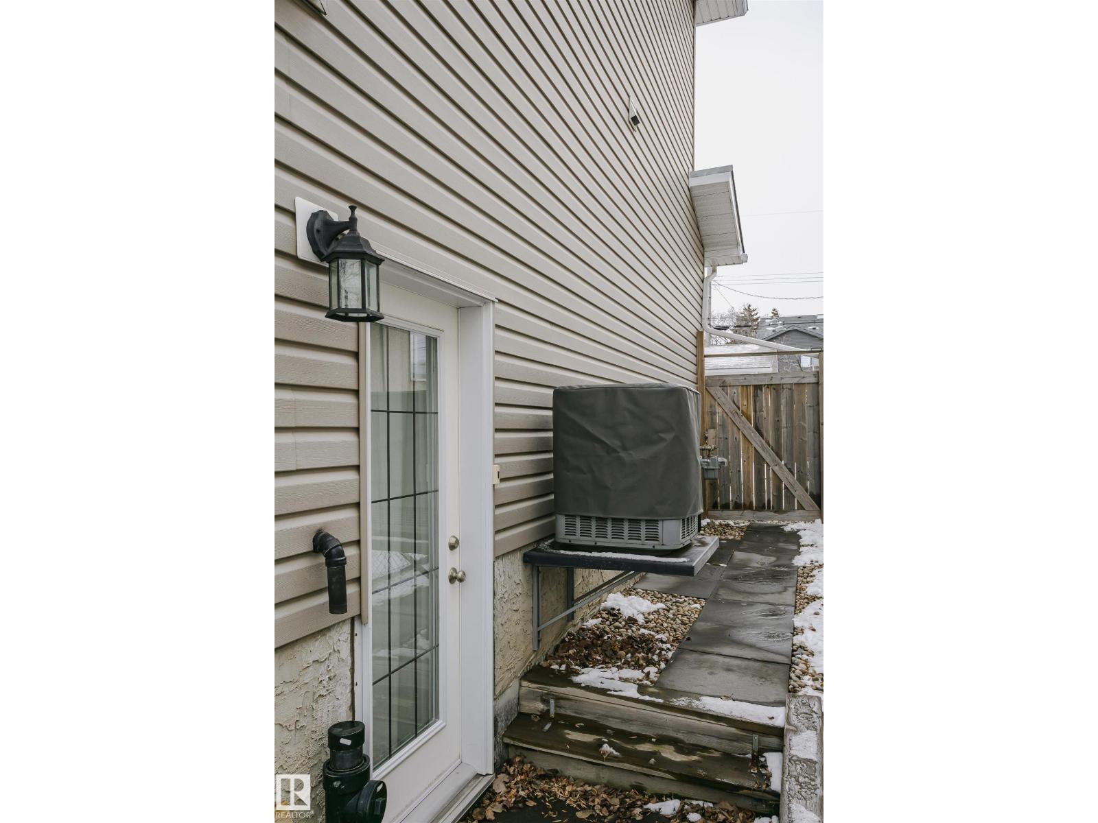 9359 74 AV NW - 31