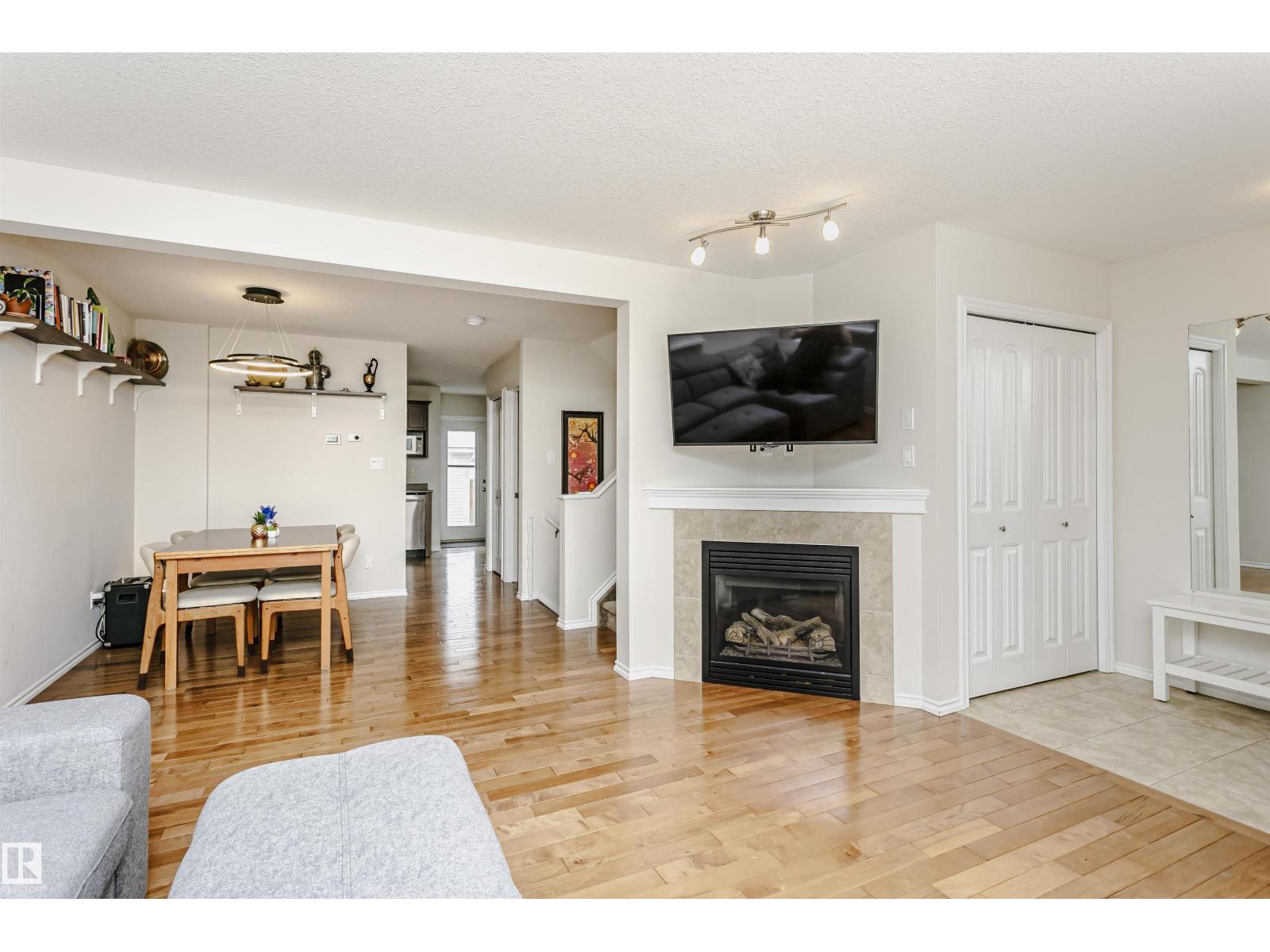 9359 74 AV NW - 5
