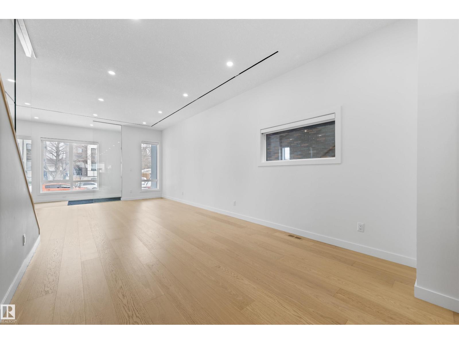 14037 104 AV NW, Edmonton