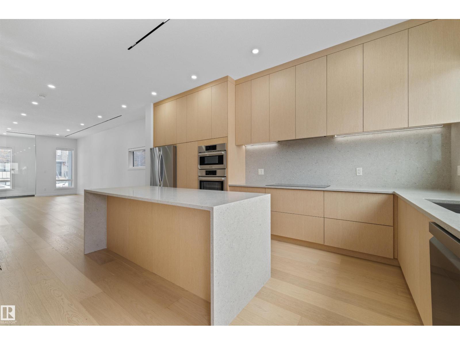 14037 104 AV NW, Edmonton